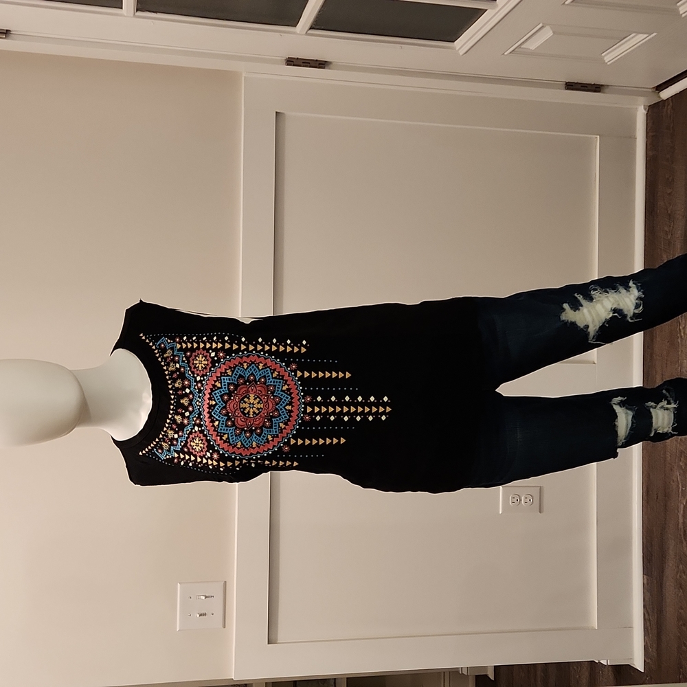 Black patterned sleeveless tank top